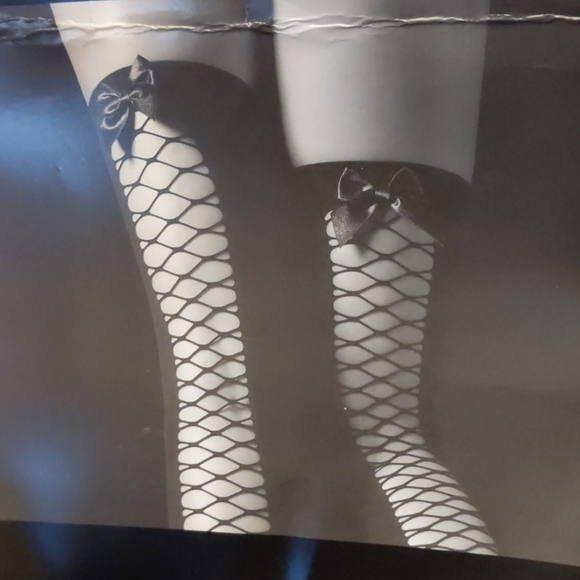 Thigh high stockings with criss-cross bow - Picture 1 of 5